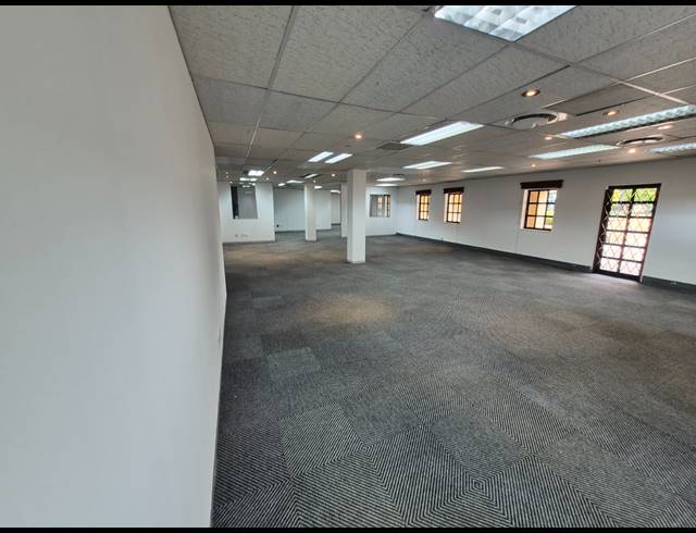 605M² OFFICE TO LET IN SUNNINGHILL